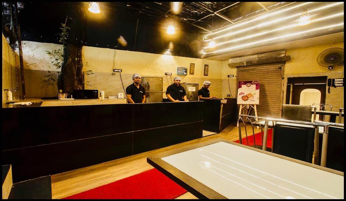 Qubestay Airport Capsule Hotel & Hostel Bombaim Exterior foto