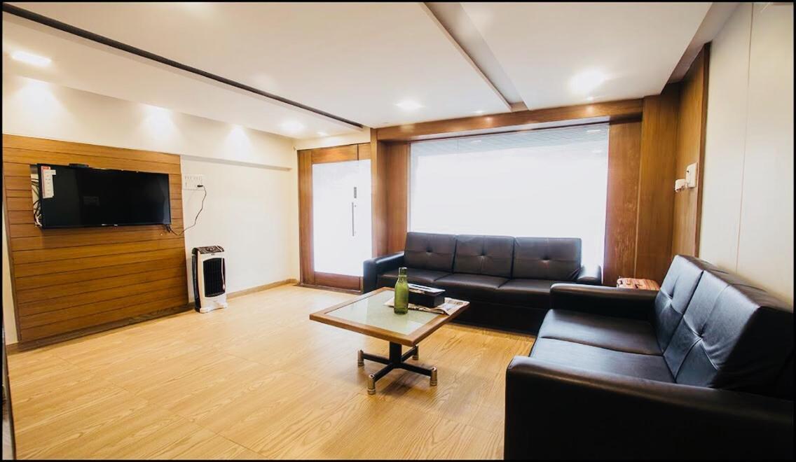 Qubestay Airport Capsule Hotel & Hostel Bombaim Exterior foto